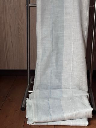 Tende sartoriali a binario celeste e bianche