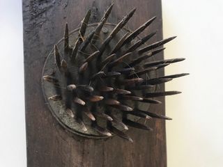 Antigua carda o rastrillo para trabajar el lino.