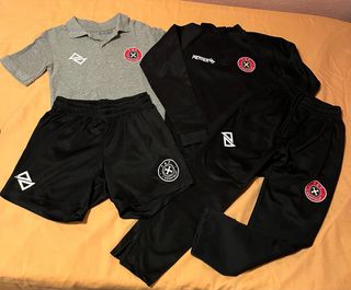Uniforme fútbol niñ@: camiseta, pantalón, chándal.