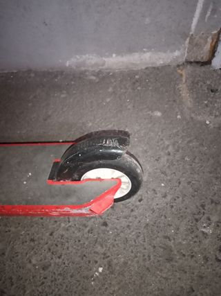 Patinete rojo usado