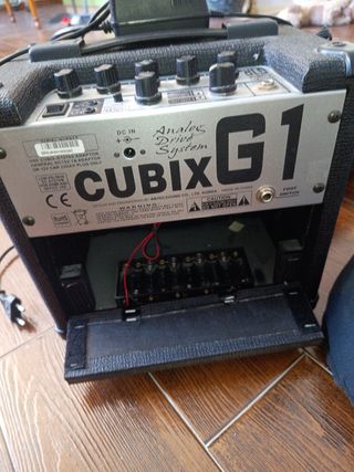 Kit musical: guitarra, micrófono y altavoz