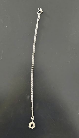 Colgante plateado con circonita negra