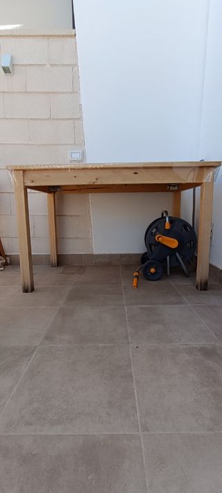 Mesa madera maciza. 