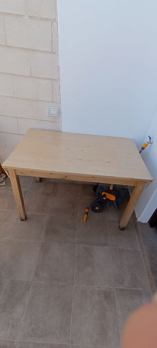 Mesa madera maciza. 