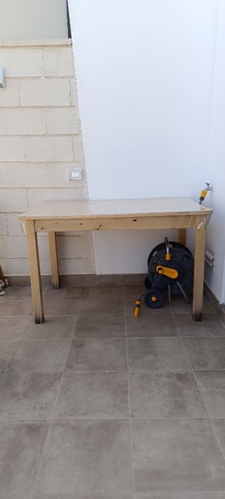 Mesa madera maciza. 