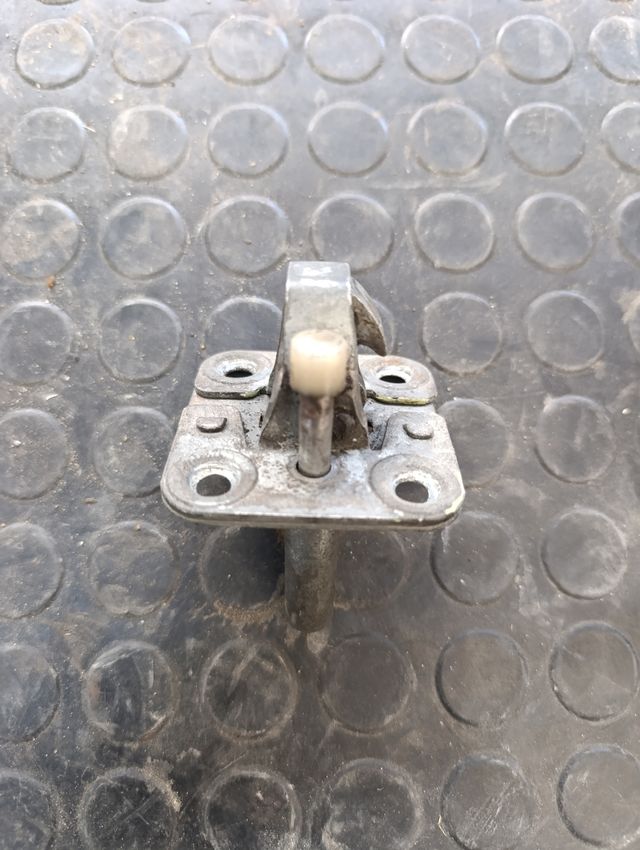 Tiradores apertura capo Mercedes 123W