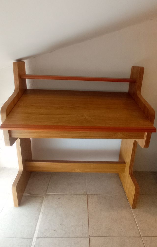 Escritorio madera marrón