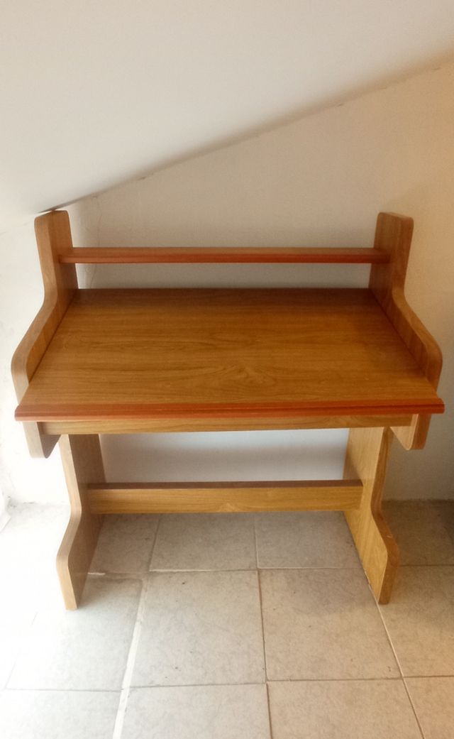 Escritorio madera marrón