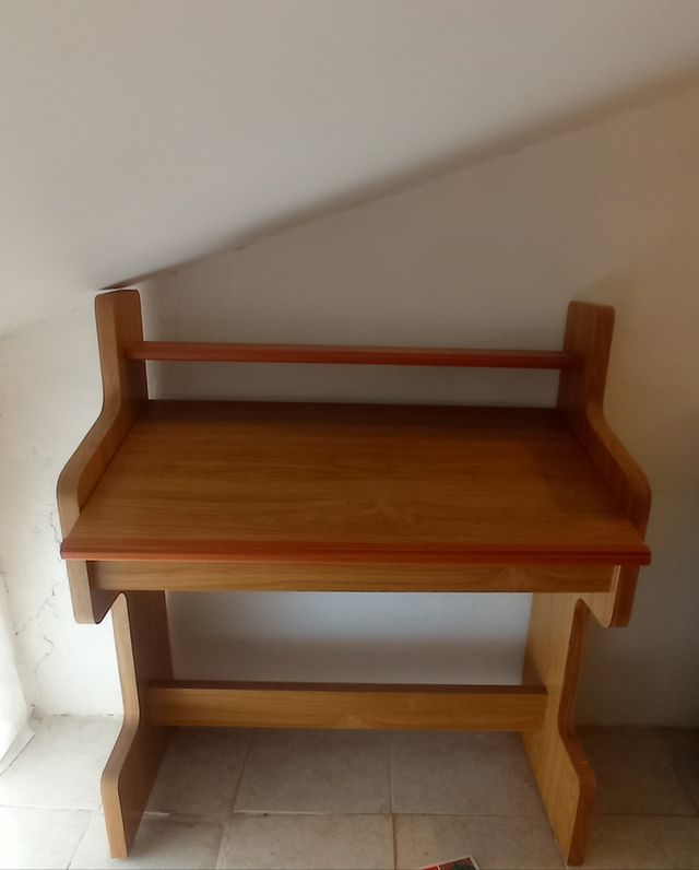 Escritorio madera marrón