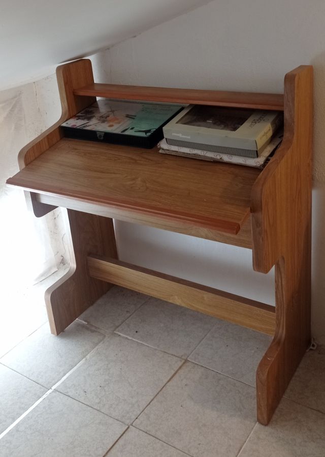 Escritorio madera marrón