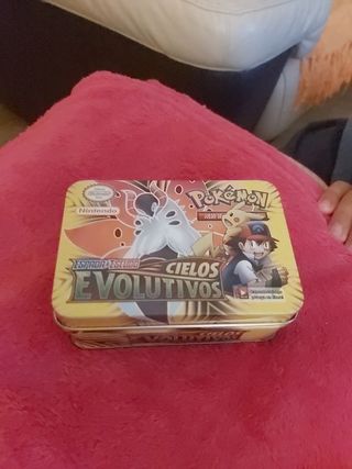 Caja Pokémon: 90 cartas