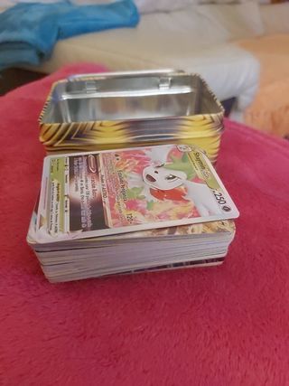 Caja Pokémon: 90 cartas