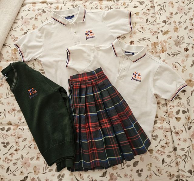 Uniforme Colegio Jesuitinas niña 10 años