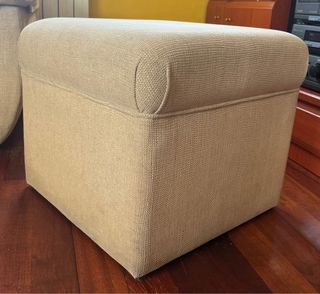 Sofá rinconera con chaise longue adaptable y puf 