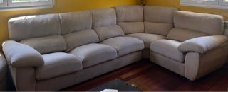 Sofá rinconera con chaise longue adaptable y puf 