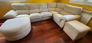 Sofá rinconera con chaise longue adaptable y puf 