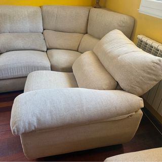 Sofá rinconera con chaise longue adaptable y puf 