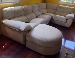 Sofá rinconera con chaise longue adaptable y puf 