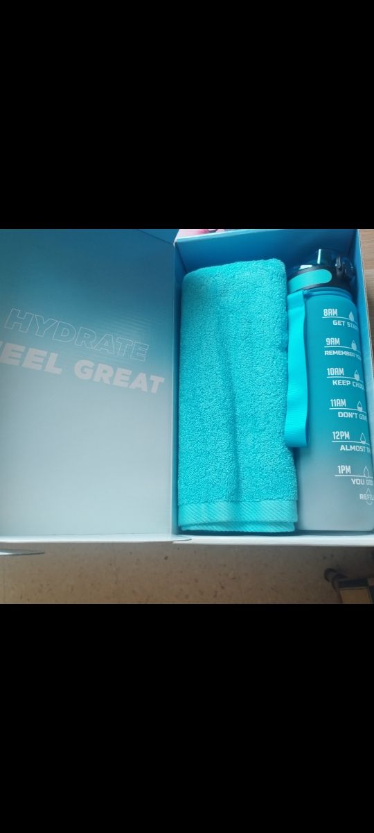 Kit Fitness: Botella 1L + Toalla