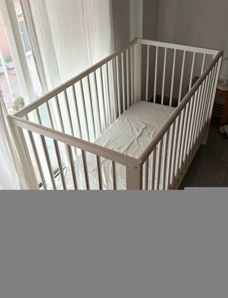 Cuna Ikea + colchón: ¡Como nueva!