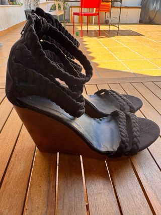 Sandalias cuña negras