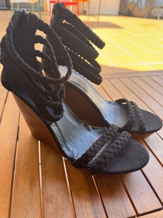 Sandalias cuña negras
