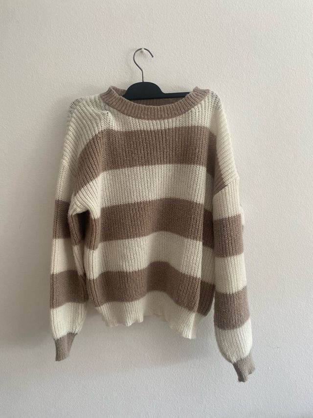 Suéter a rayas marrón y blanco