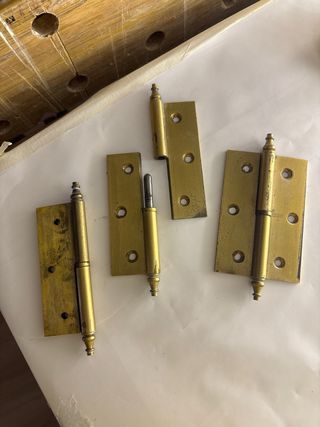 Herrajes puerta entrada - Bisagras y pomo