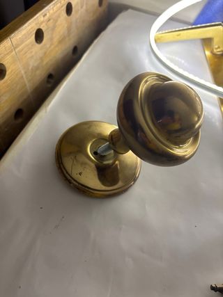 Herrajes puerta entrada - Bisagras y pomo