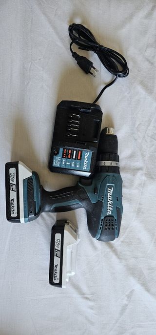 Taladro atornillador Makita HP457D 18V