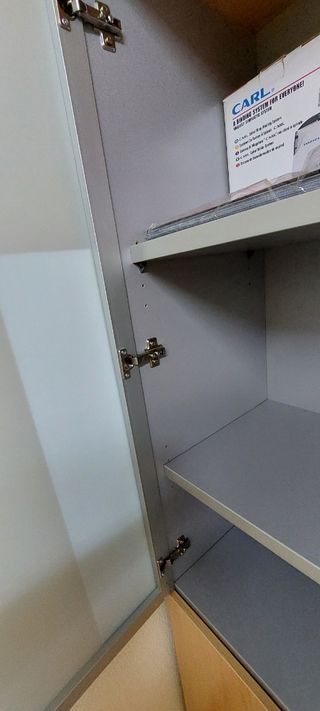 Armario librería de oficina con puertas de cristal