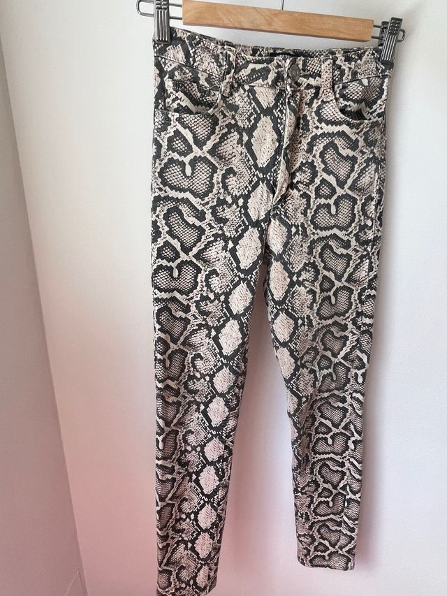Pantalones vaqueros serpiente