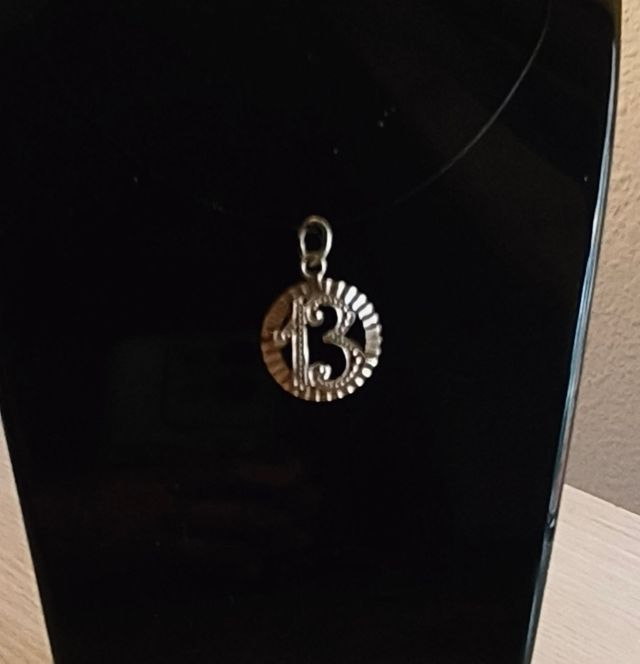 Amuleto del Núm 13 plata - Mediano