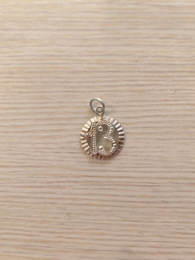 Amuleto del Núm 13 plata - Mediano