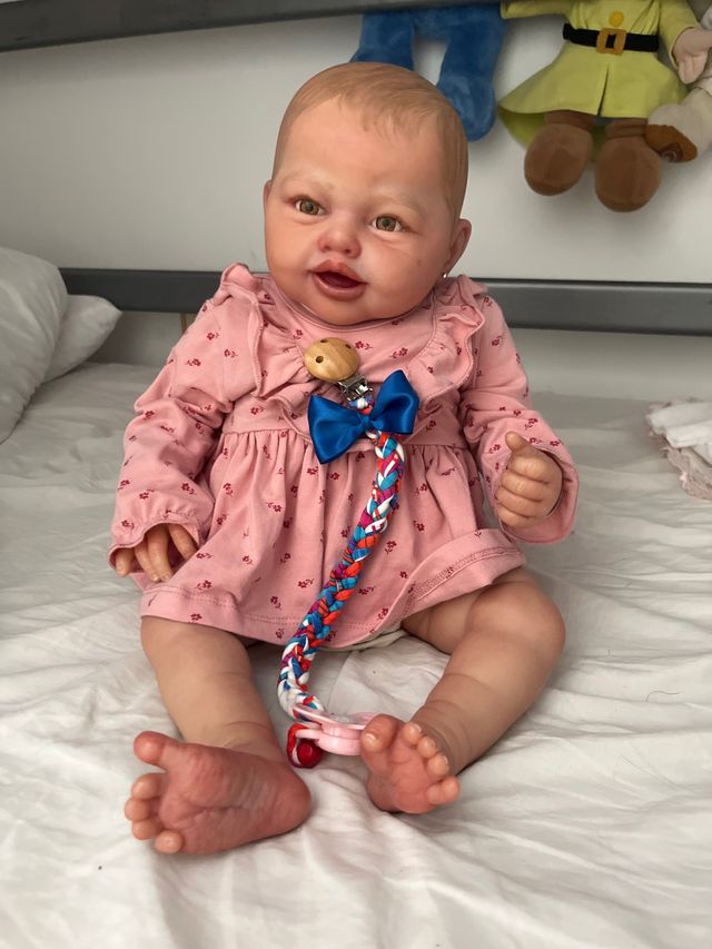 Bebé Reborn realista pintada a mano