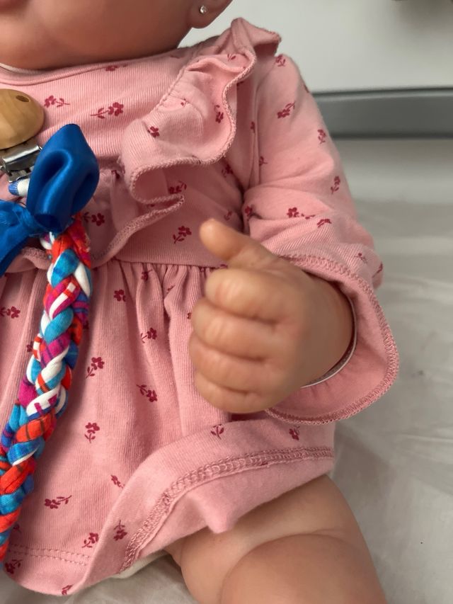 Bebé Reborn realista pintada a mano