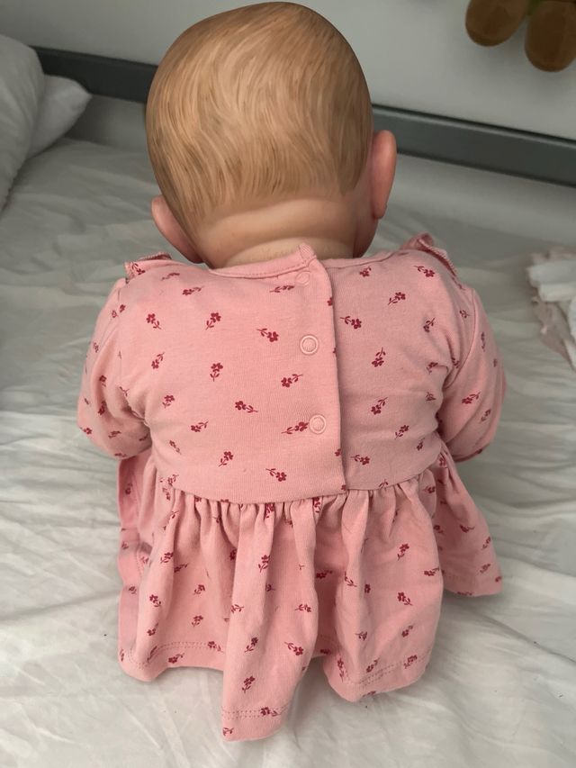 Bebé Reborn realista pintada a mano