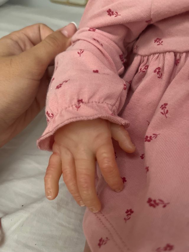 Bebé Reborn realista pintada a mano