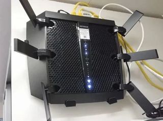 Wallmount para router Netgear Nighthawk X6