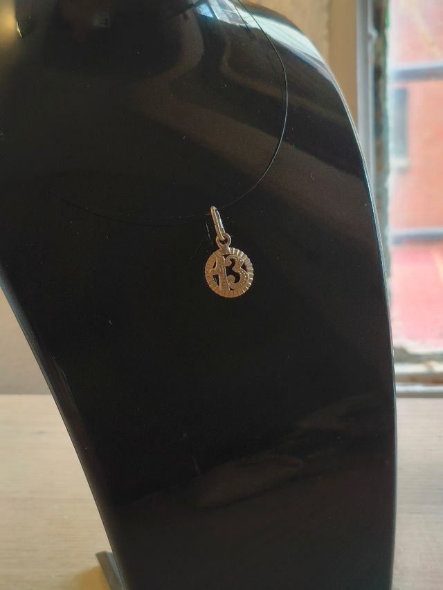 Amuleto del Núm 13 plata - pequeño