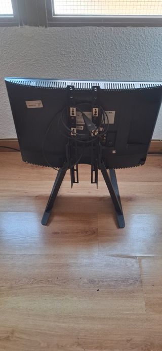 TV Grundig 22" negra