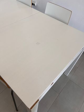 Mesa extensible IKEA blanca + 4 sillas