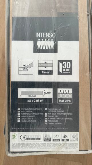 Suelo laminado INTENSO 8mm - 2,06m2