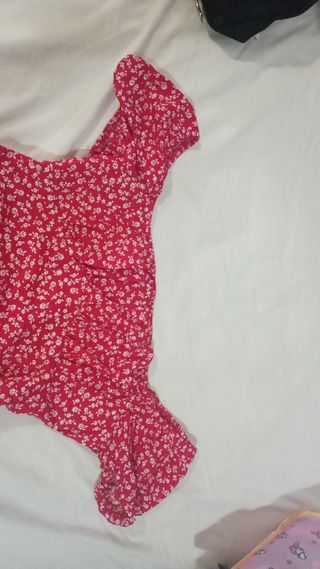 Vestido rojo floral - Talla L
BUEN ESTADO NUEVO