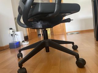 Silla de oficina ergonómica negra