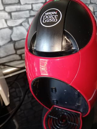 Cafetera Dolce Gusto roja
