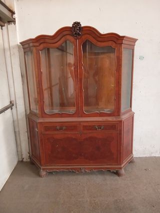 Vitrina antigua de madera