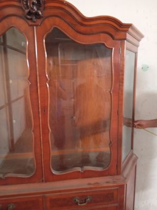 Vitrina antigua de madera