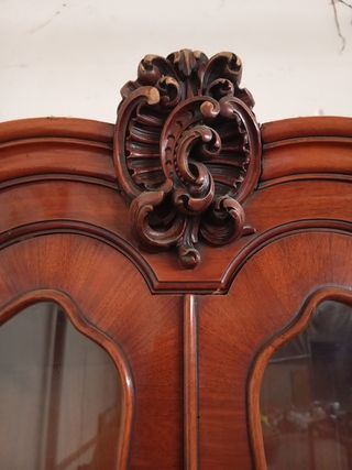 Vitrina antigua de madera