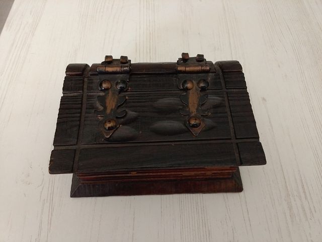 Caja madera vintage con forma de libro 